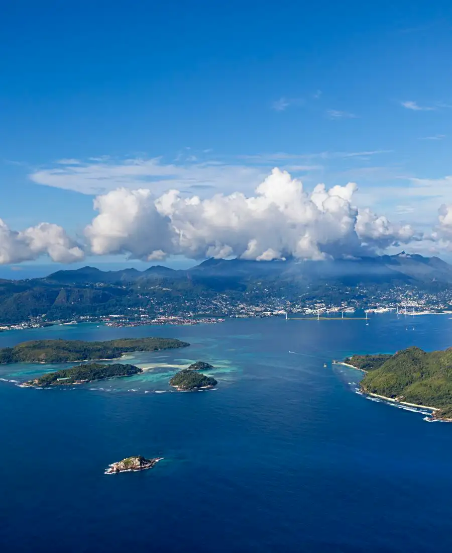 Mahé Seychelles con vista panoramica su montagne e oceano