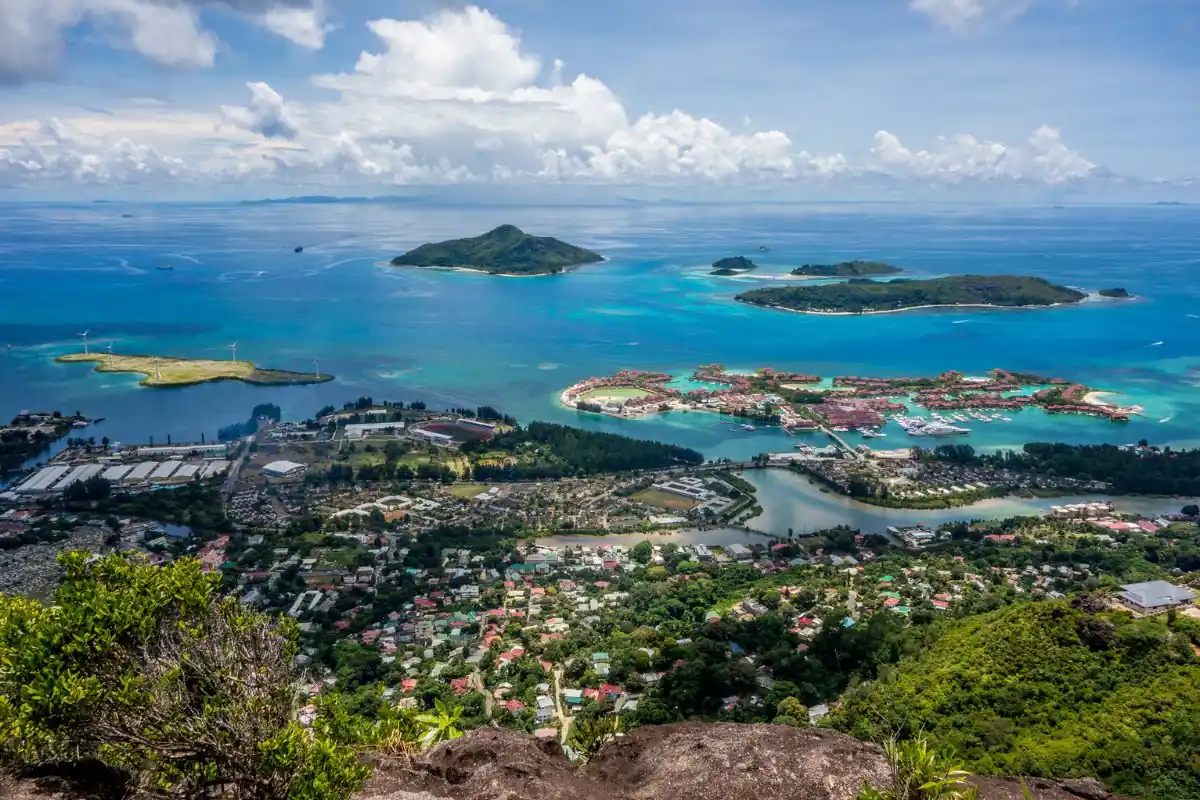 Vista panoramica di Mahé e delle isole delle Seychelles